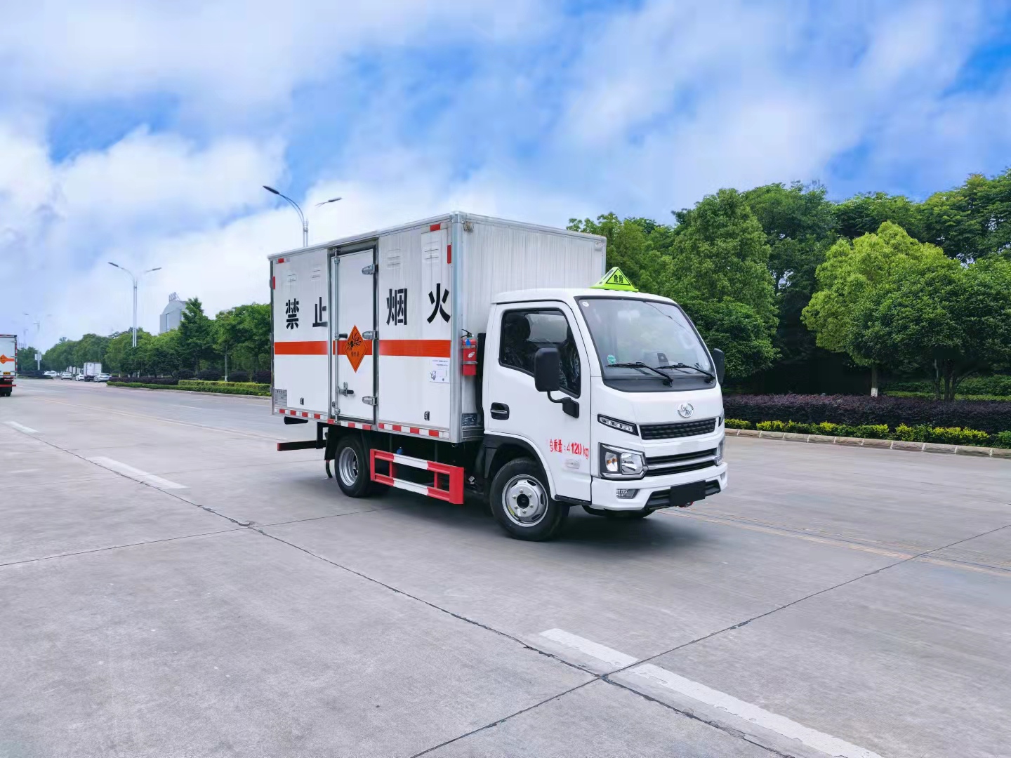 躍進(jìn)（柴油）3.3米爆破器材運(yùn)輸車